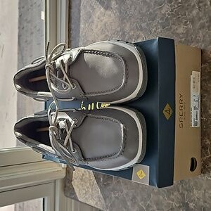 New in box! Sperry Men's sz 10 grey Gold Cup Billfish boat shoes